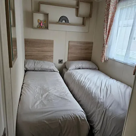 Beautiful 10 Berth Caravan Corton  Exterior photo