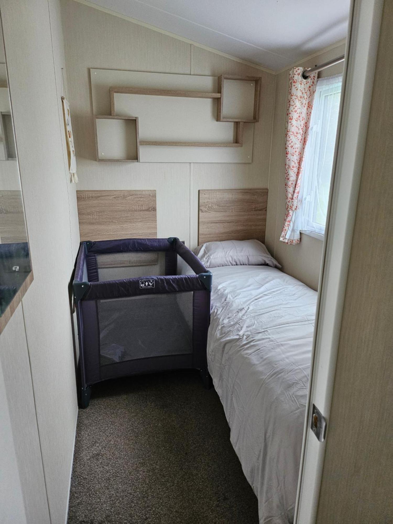 Apartment Beautiful 10 Berth Caravan Corton (Suffolk)
