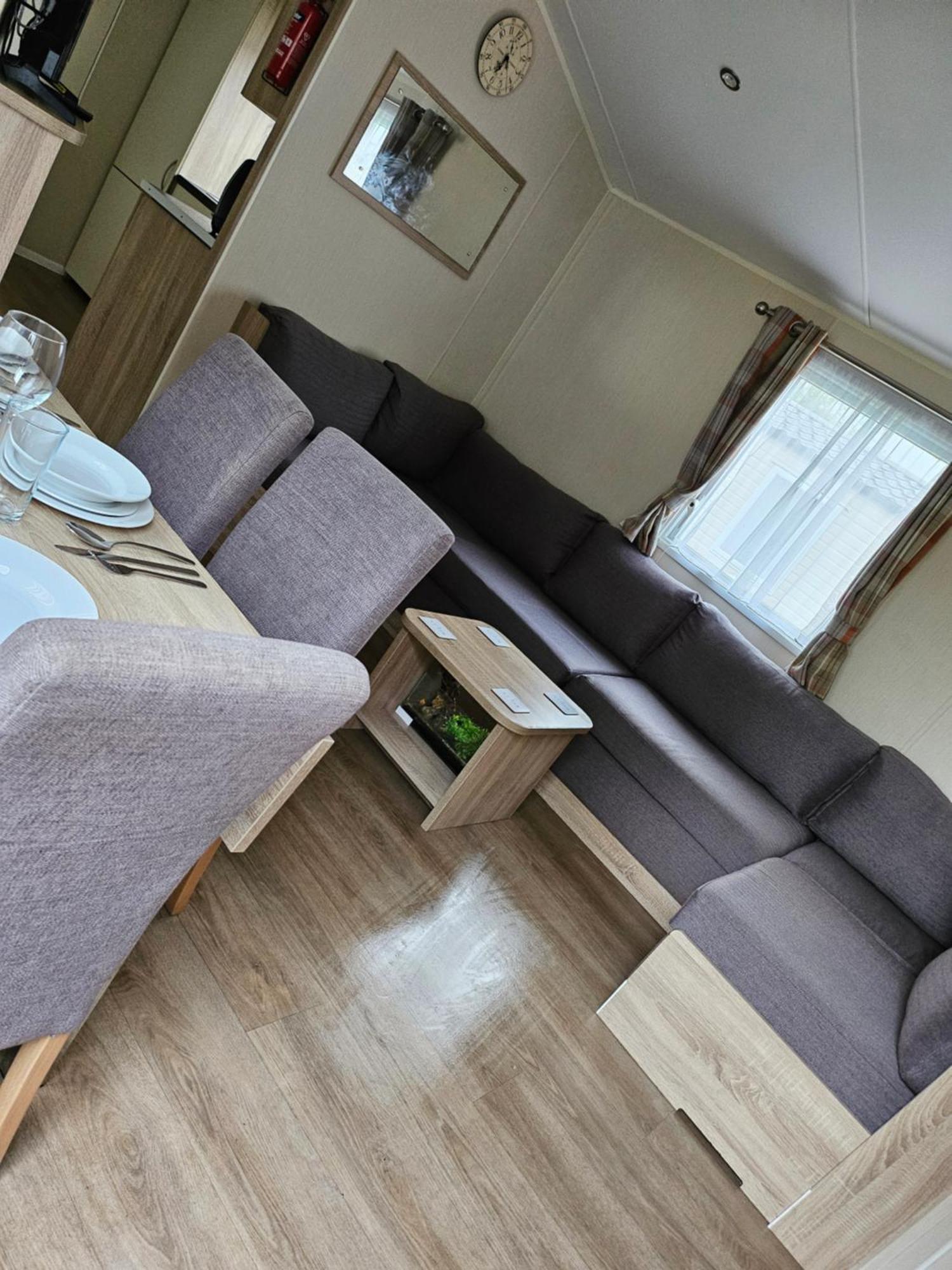 Apartment Beautiful 10 Berth Caravan Corton (Suffolk)