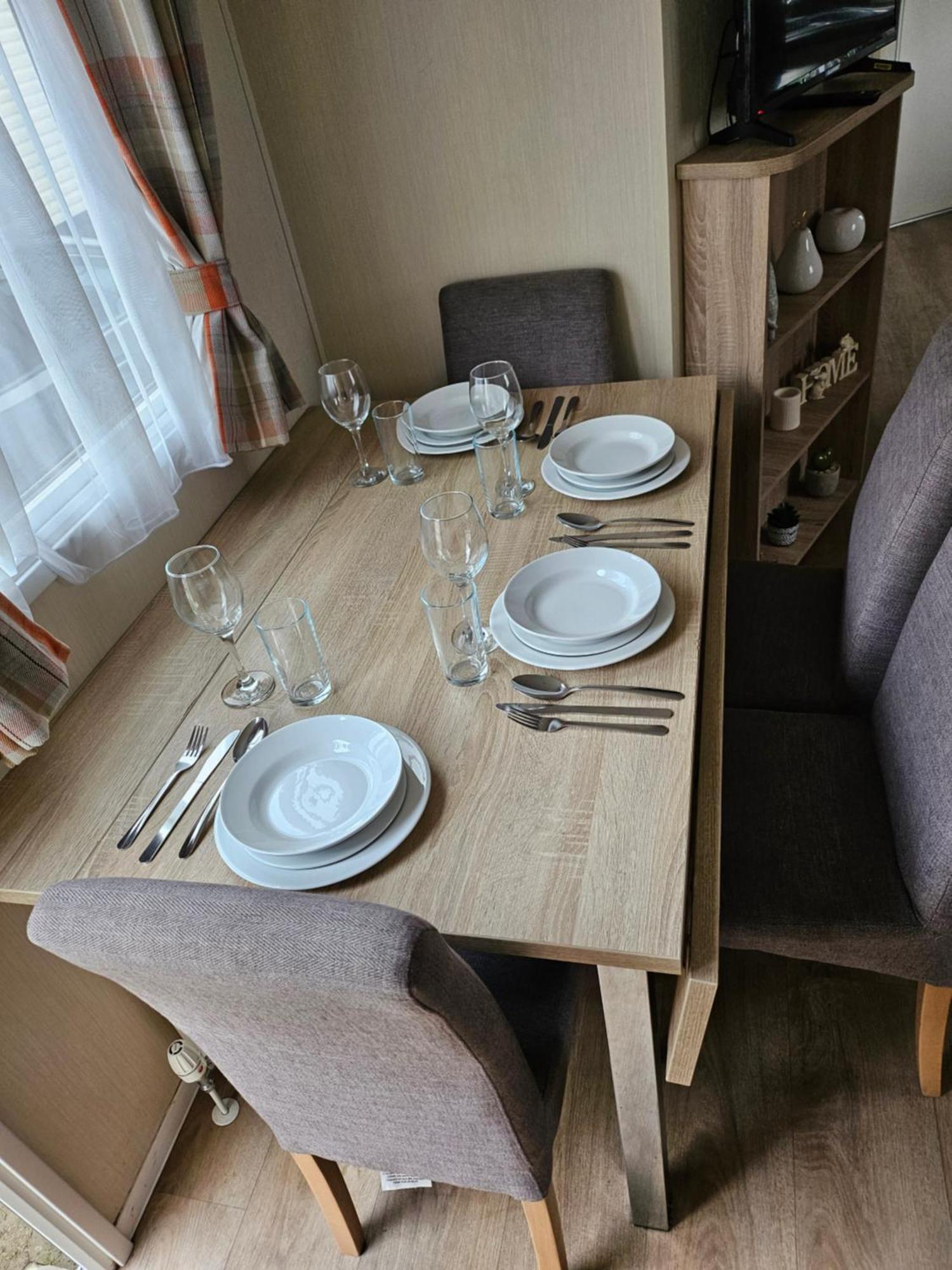 Beautiful 10 Berth Caravan *
