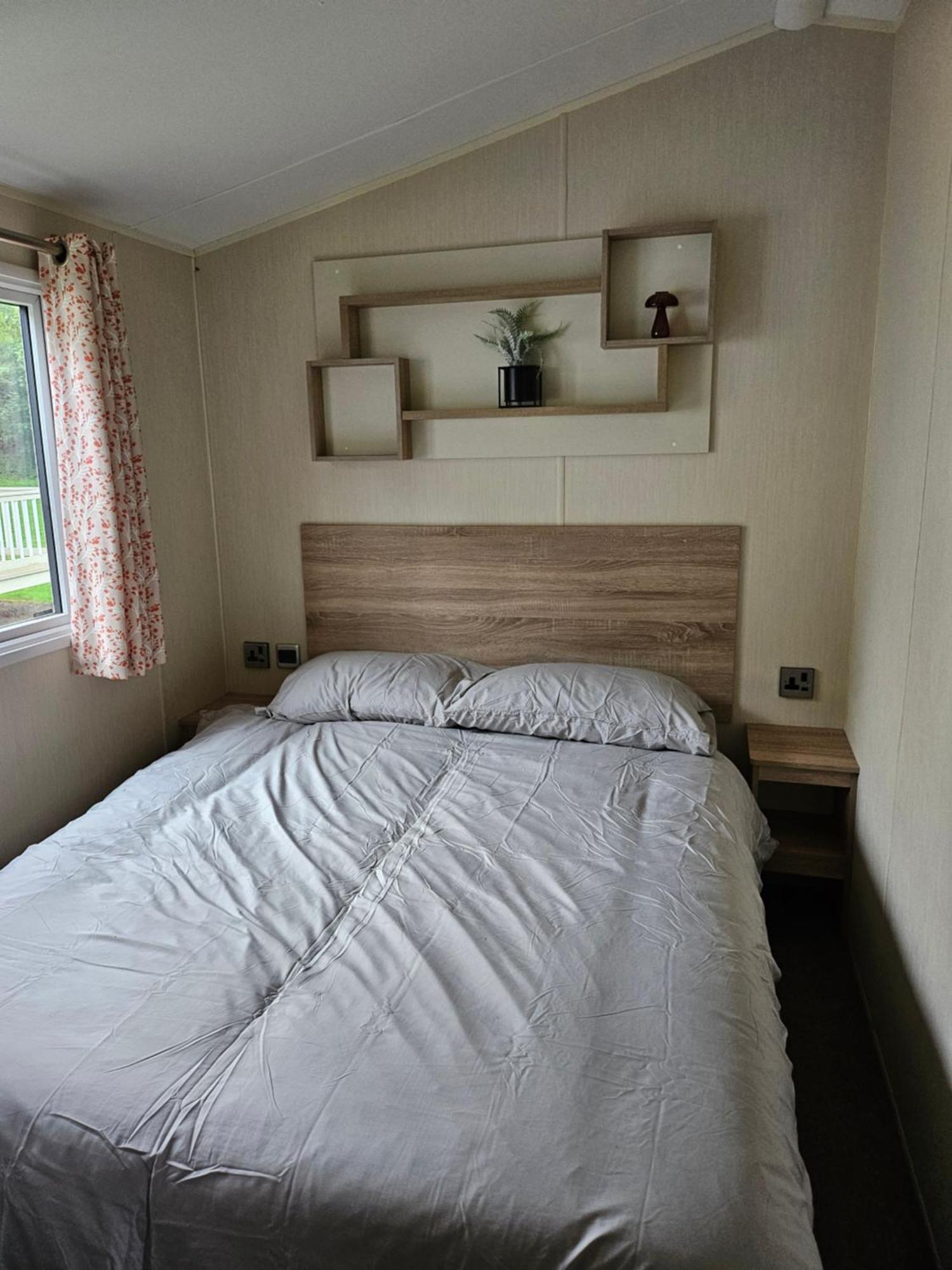Beautiful 10 Berth Caravan Apartment Corton (Suffolk)